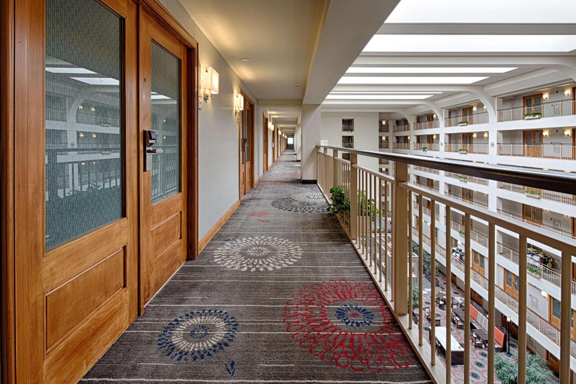 Embassy Suites By Hilton Chicago O'Hare Rosemont Exterior photo