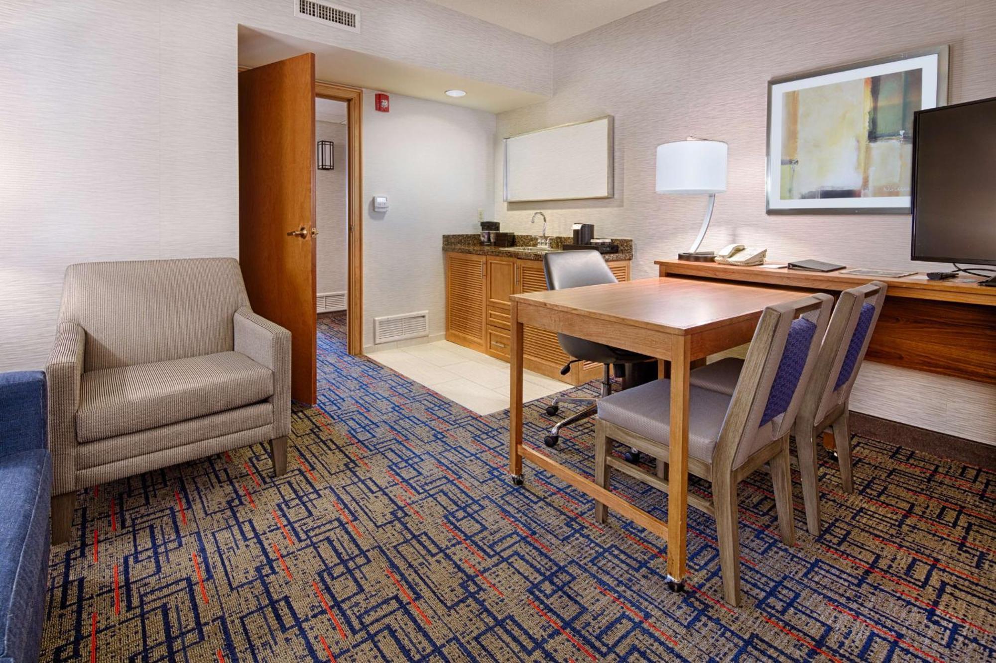 Embassy Suites By Hilton Chicago O'Hare Rosemont Exterior photo