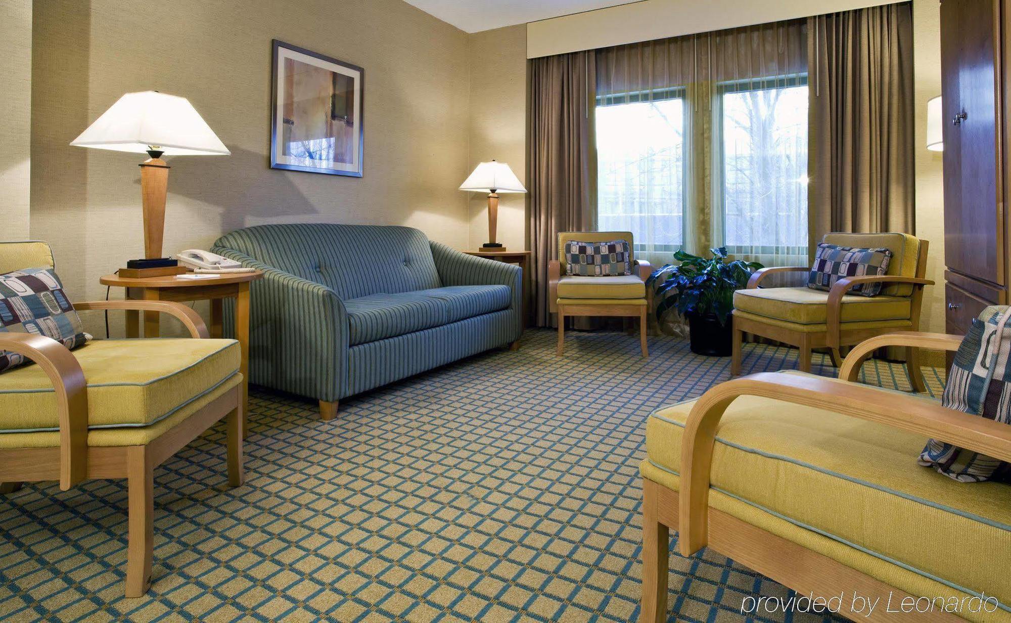 Embassy Suites By Hilton Chicago O'Hare Rosemont Exterior photo